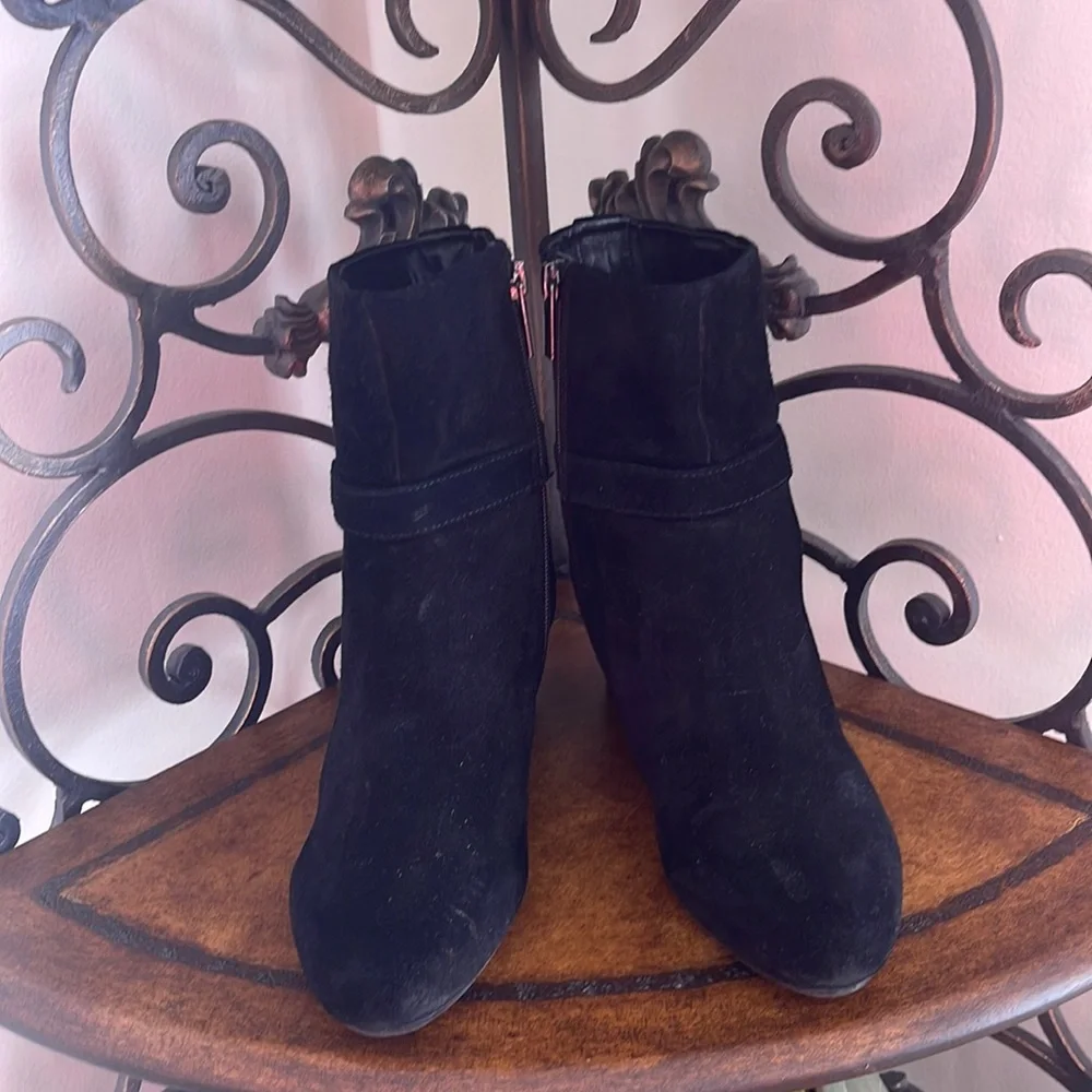 Bandolino Black suede wedge booties with zippers and buckle detail size 7M - Picture 1 of 6